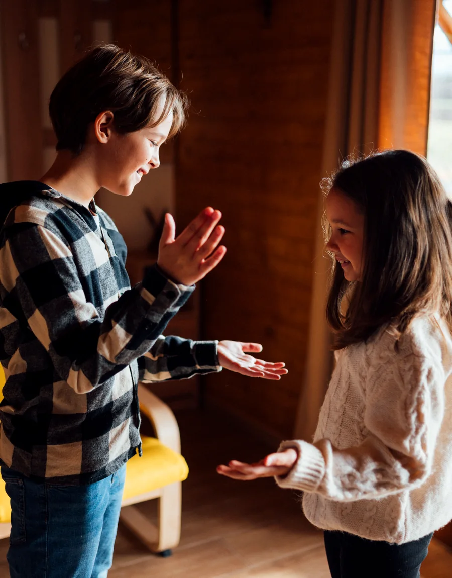 Enfants jouant ensemble
