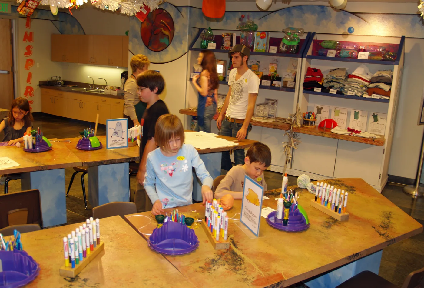 Espace d'atelier artistique pour enfants