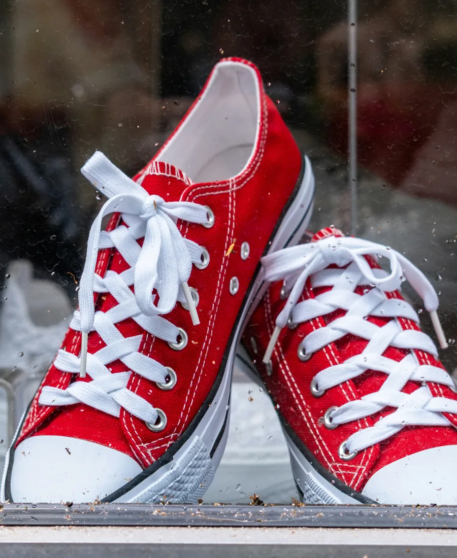 Baskets rouges