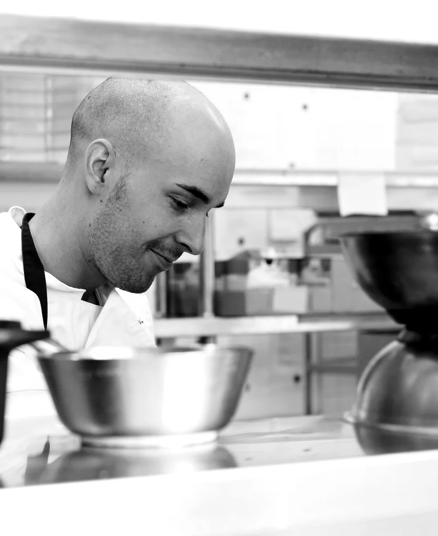 Chef du restaurant en cuisine