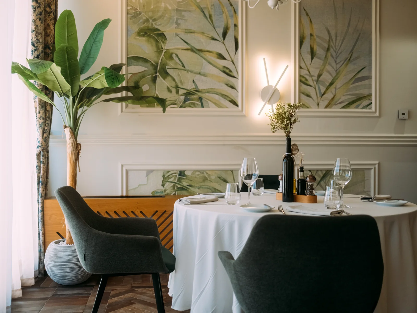 Salle élégante du restaurant Atelier Sauge